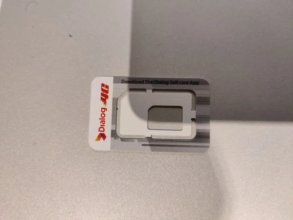 Dialog SIM card holder front